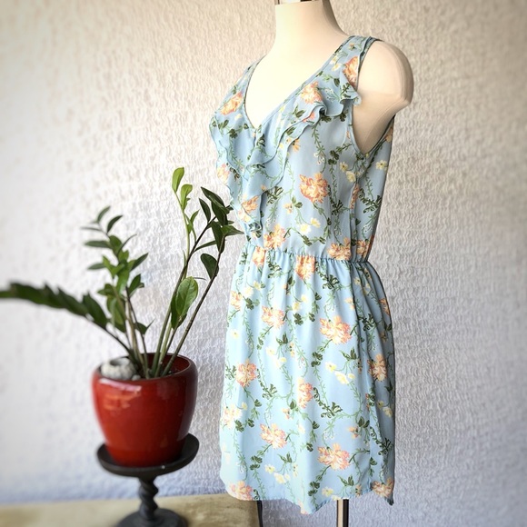 Eight Sixty Dresses & Skirts - Eight Sixty Floral Chiffon Ruffle Dress!